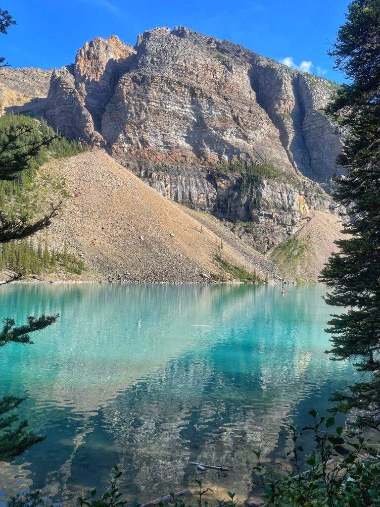 Moraine Lake turquoise water and mountain