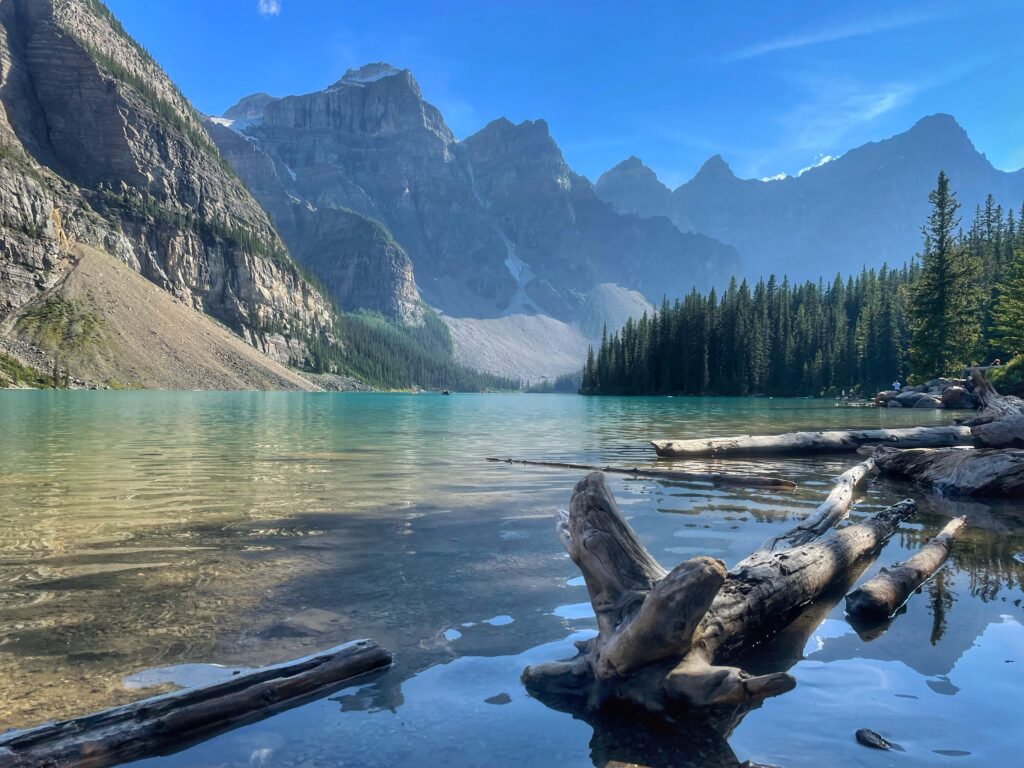 moraine lake banff mountain view